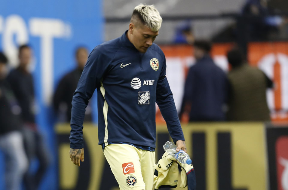 El delantero de América no reportará con La Roja debido al golpe que lo sacó del juego el viernes ante Veracuz (FOTO: Imago7)
