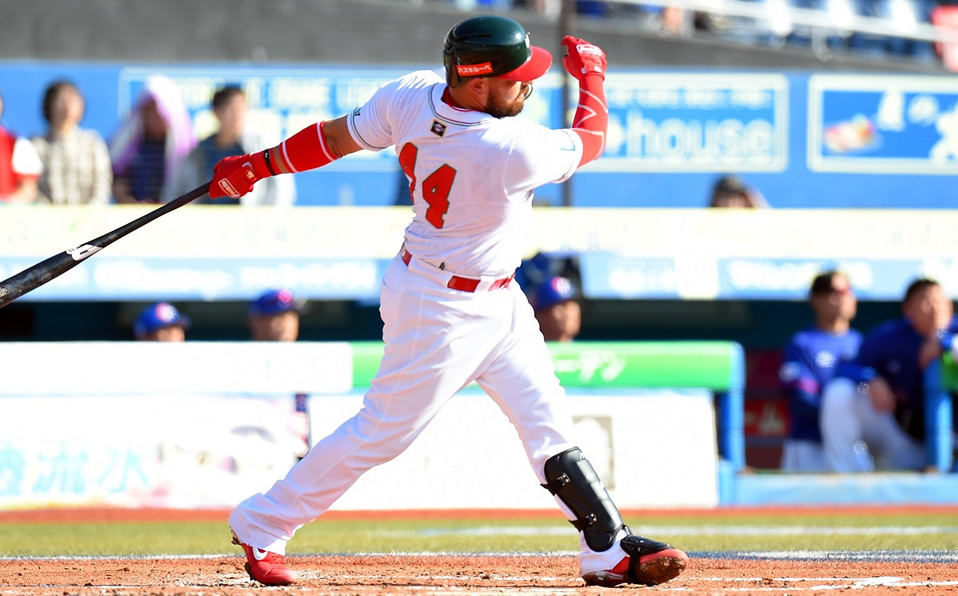 Este es el segundo home run que Solís pega en el Premier12, el primero fue de tres carreras ante Estados Unidos. (Foto: WBSC)