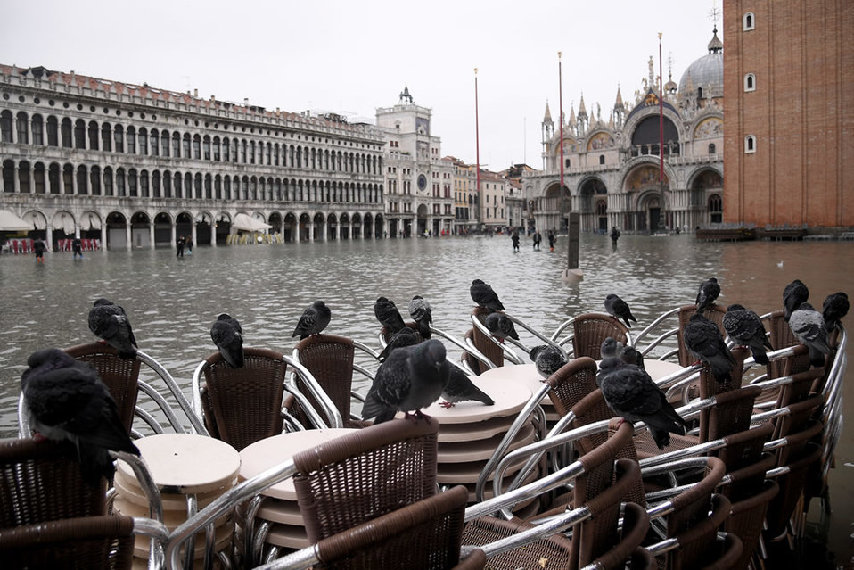 Así luce la ciudad donde el agua inundó palacios, museos, hoteles, tiendas y casas. (AFP)