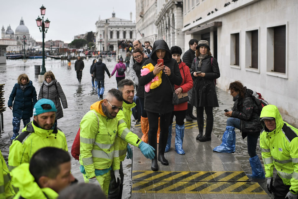 Así luce la ciudad donde el agua inundó palacios, museos, hoteles, tiendas y casas. (AFP)
