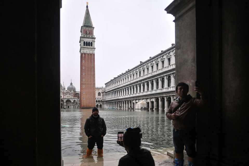 Así luce la ciudad donde el agua inundó palacios, museos, hoteles, tiendas y casas. (AFP)