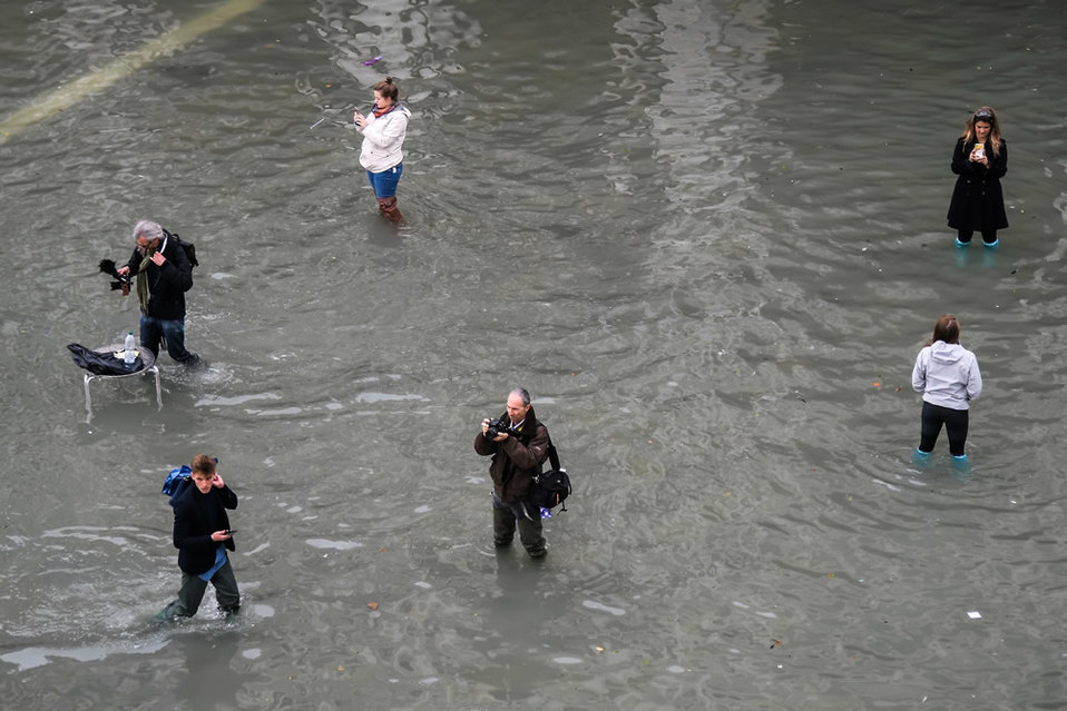 Así luce la ciudad donde el agua inundó palacios, museos, hoteles, tiendas y casas. (AFP)
