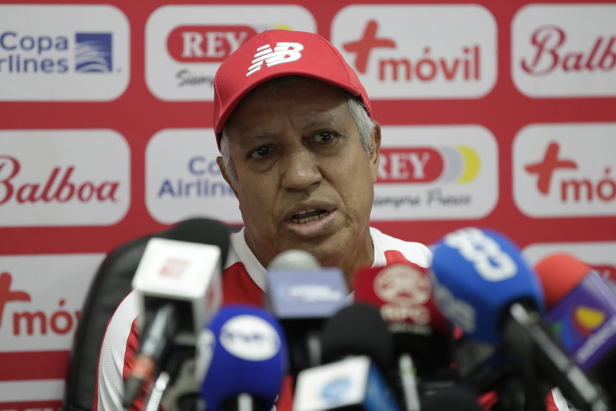 Américo Gallego, técnico de Panamá. (Foto: EFE)