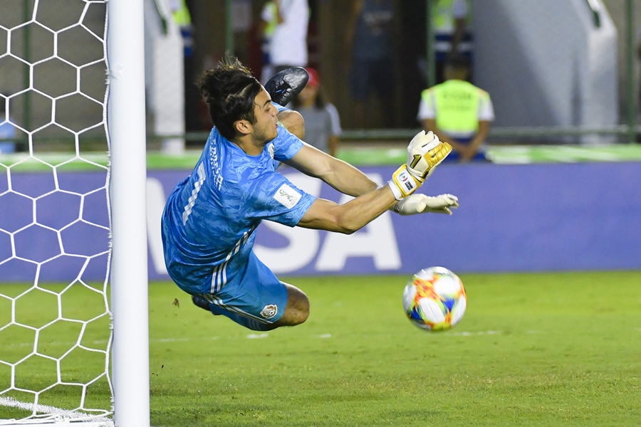 Edgar García atajó tres penales ante Holanda. (Foto: Imago 7)