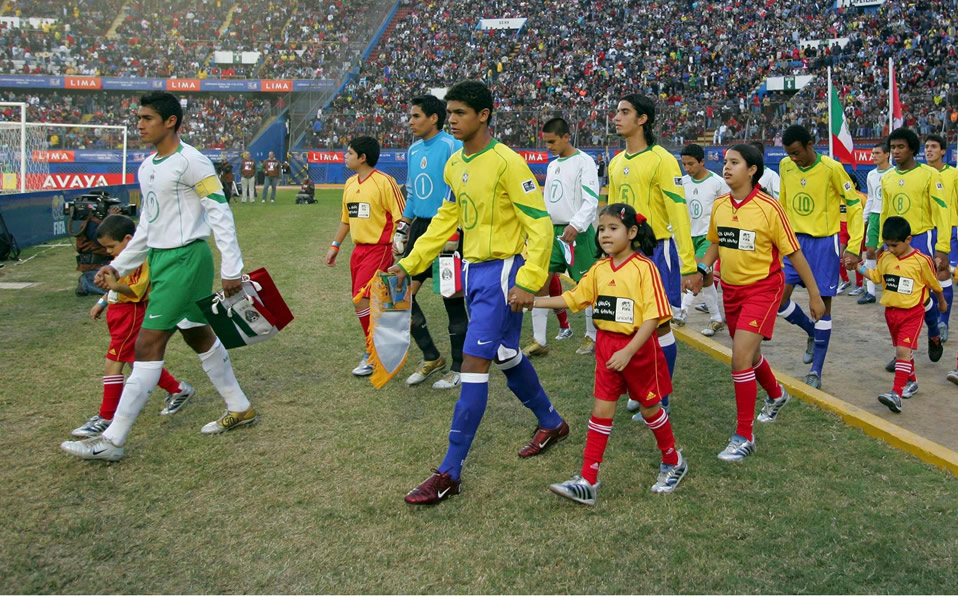 México derrotó a Brasil en el Estadio Nacional de Lima en 2005. (Mexsport)
