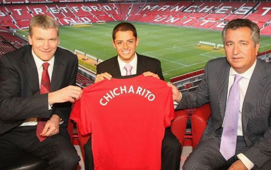 El Chicharito fue traspasad de Chivas al Manchester United en 2010.