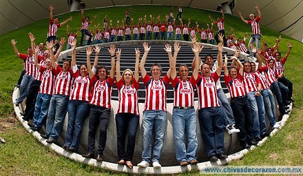 Las polémicas fotos oficiales de Chivas en la era Vergara - Medio Tiempo.com