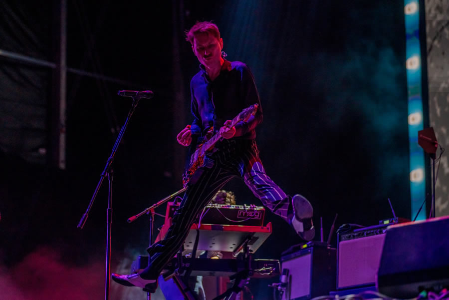 El guitarrista de Franz Ferdinand prendió a los asistentes con su música. FOTO: @CoronaCapital
