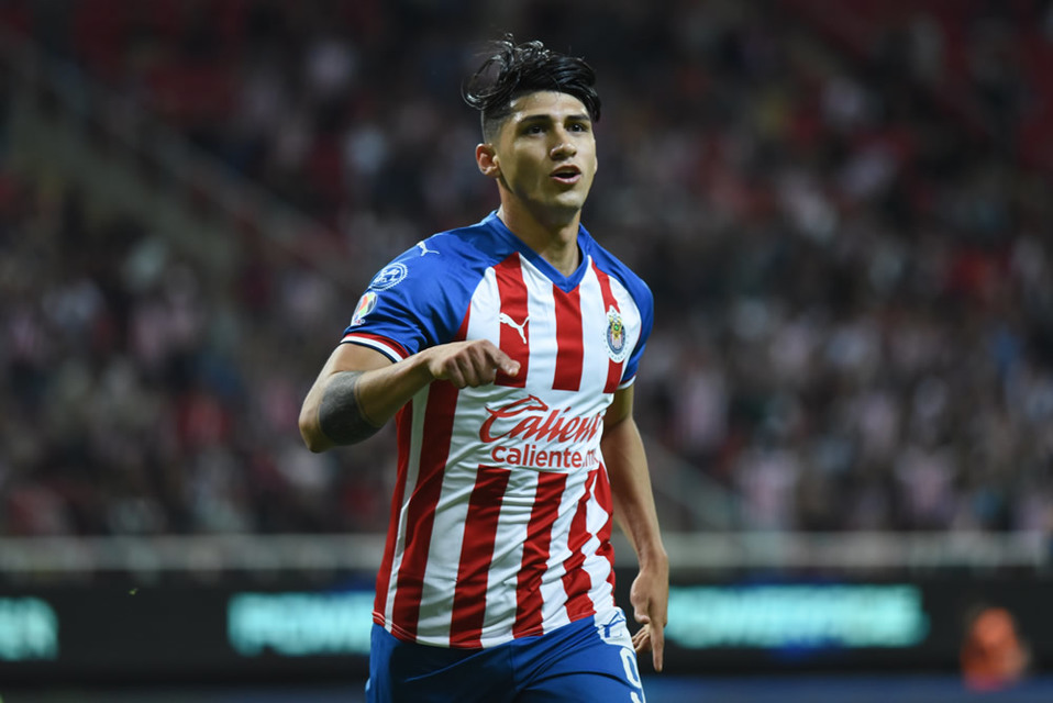 Alan Pulido: El delantero de Chivas es el mejor goleador mexicano; nunca había tenido un torneo con 10 anotaciones.