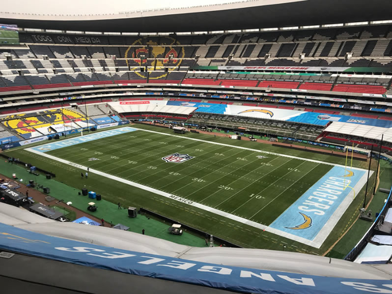 El césped del Estadio Azteca es como una alfombra. @LaurettiLuis