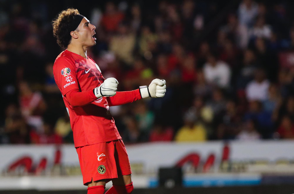 Guillermo Ochoa: Pese a que no vive su mejor torneo, fue uno de los fichajes bomba y figura indiscutible de la Liga MX.