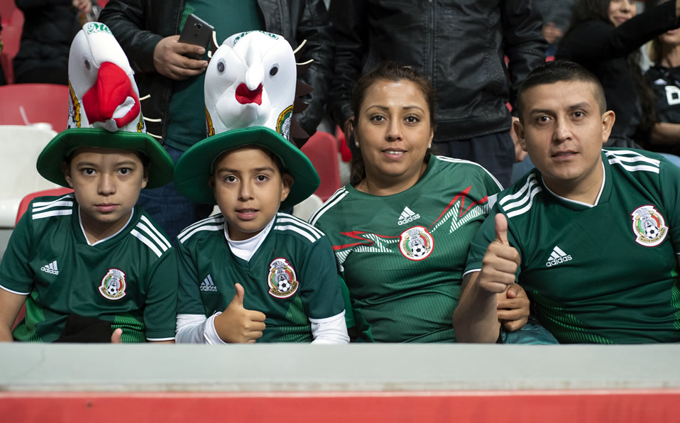 Aficionados de la Selección Mexicana en el Nemesio Diez cde Toluca. (Imago7)