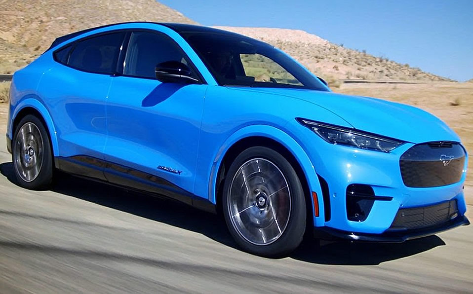 Contará con un paquete de baterías capaz de recorrer 482 kilómetros con una sola carga. (Ford)