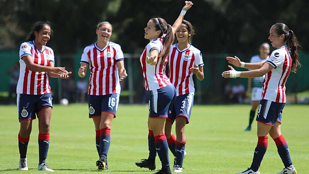 Norma Palafox es una de las jugadoras más famosas de la Liga MX Femenil, es de corazón Chiva y de indudable belleza.