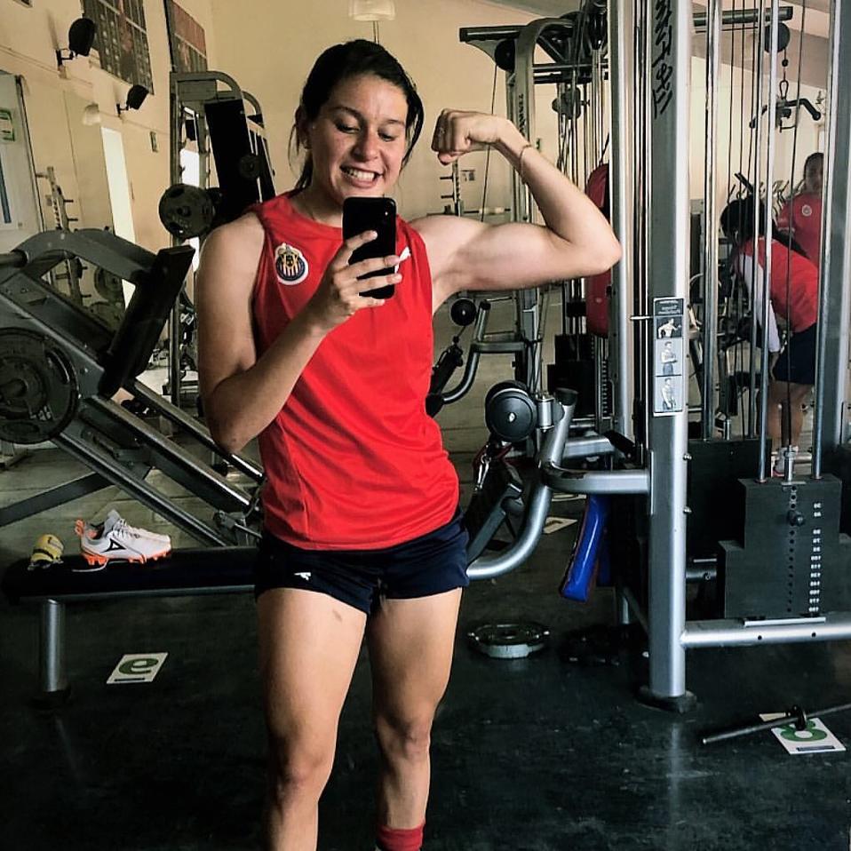 Norma Palafox es una de las jugadoras más famosas de la Liga MX Femenil, es de corazón Chiva y de indudable belleza.