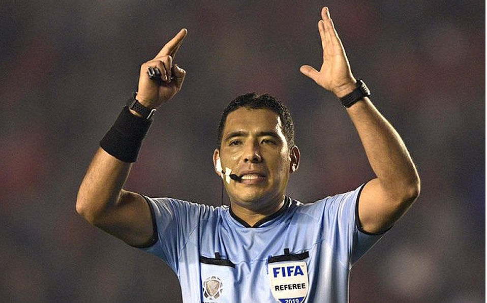 La Conmebol tomó la decisión de cambiar al árbitro VAR. (Twitter)