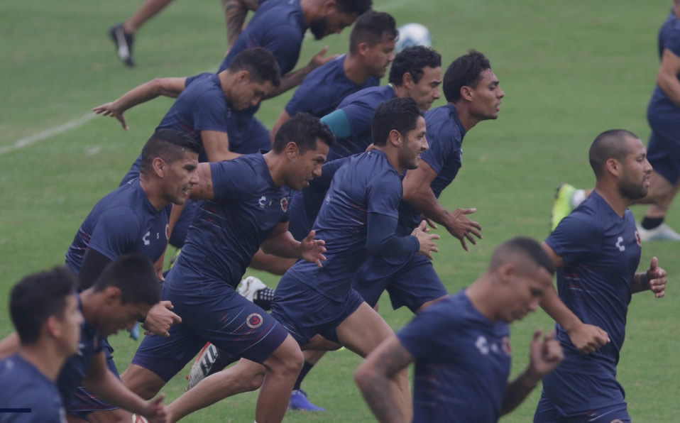 El futuro es incierto y varios elementos no saben que pasará después del duelo de Chivas. (Tiburones)