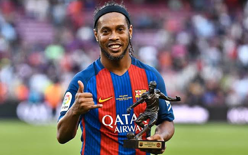 Ronaldinho quiere reunir a leyendas en homenaje que le hará el Barcelona (Web)
