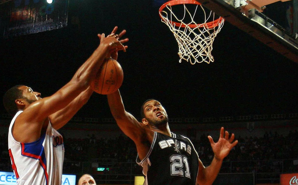 Tim Duncan, el hombre que redefinió la posición de alero de poder en la NBA, estuvo en el Spurs-Clippers del 2010. (Mexsport)