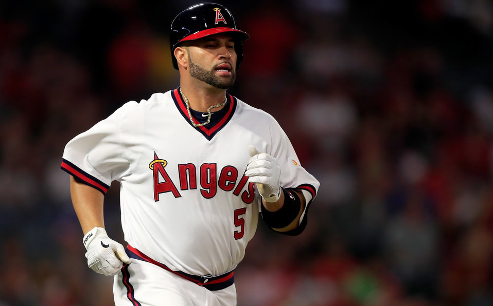 Uno de los mejores latinos en la historia de MLB, Albert Pujols, jugó partido de temporada en 2019 en Monterrey. (Zimbio)