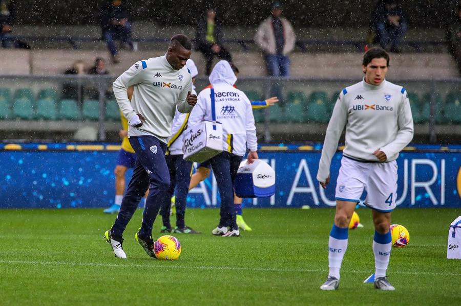 Mario Balotelli ha sido un jugador polémico a lo largo de su carrera. (Foto: @BresciaOfficial)
