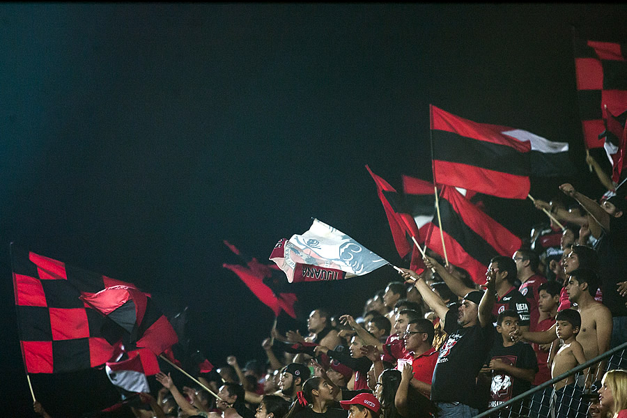 La afición de Xolos se enfureció tras el gol anulado a su equipo. (Foto: Imago 7)