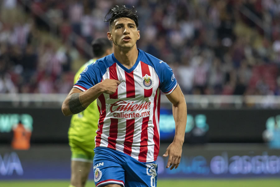 Alan Pulido ha convertido diez goles con las Chivas en la presente campaña. FOTO: Mexsport.