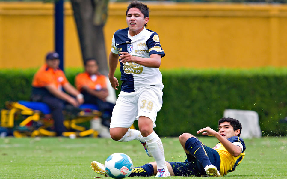 Julio Gómez (Pachuca) 16 años, 5 meses y 9 días (Imago7)