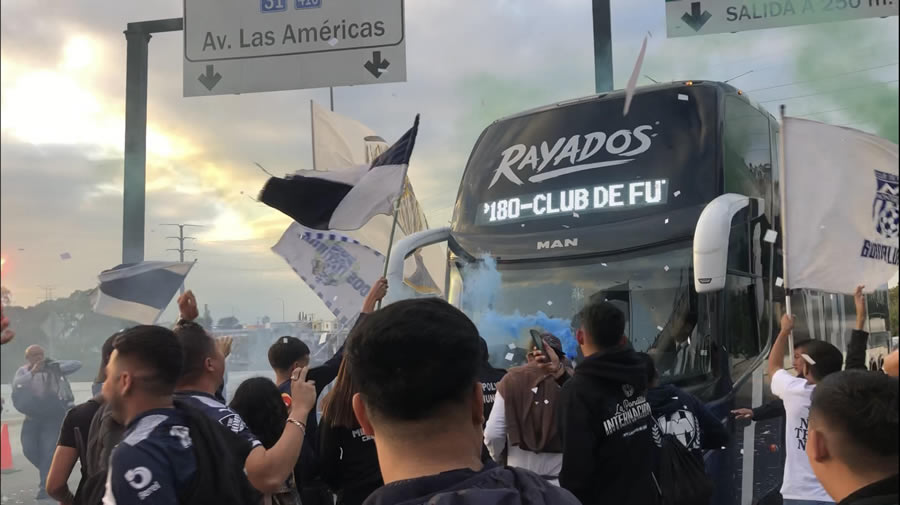 Los aficionados regios se hicieron sentir previo al duelo ante los Zorros. FOTO: Jorge Rosales.