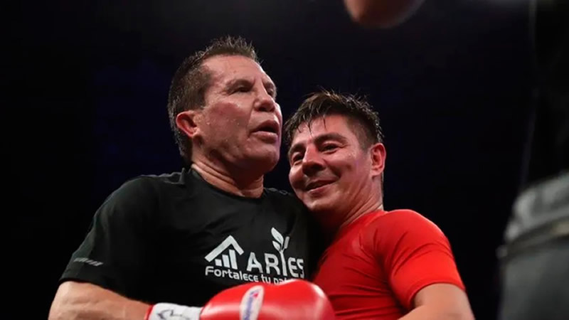 Como en sus mejores tiempos, el Gran campeón mexicano y el Jorge se dieron con todo en una exhibición en Tijuana (FOTO: Twitter)