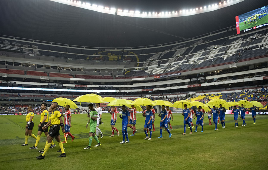 Las tribunas del Azteca lucieron despobladas. (Foto: Mexsport)