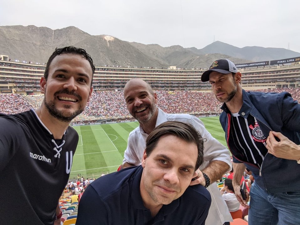 Zague, Martinoli y Luis García en el Estadio Nacional. (Foto: @GarciaPosti)