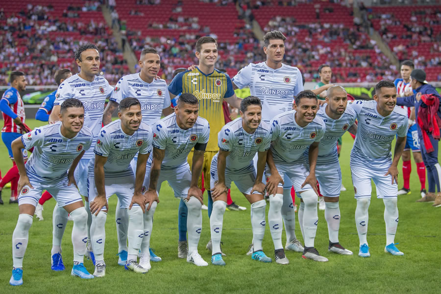 El partido entre Chivas y Veracruz estuvo lleno de emociones por el liderado de goleo del atacante y por el retiro de Salcido. FOTO: Mexsport