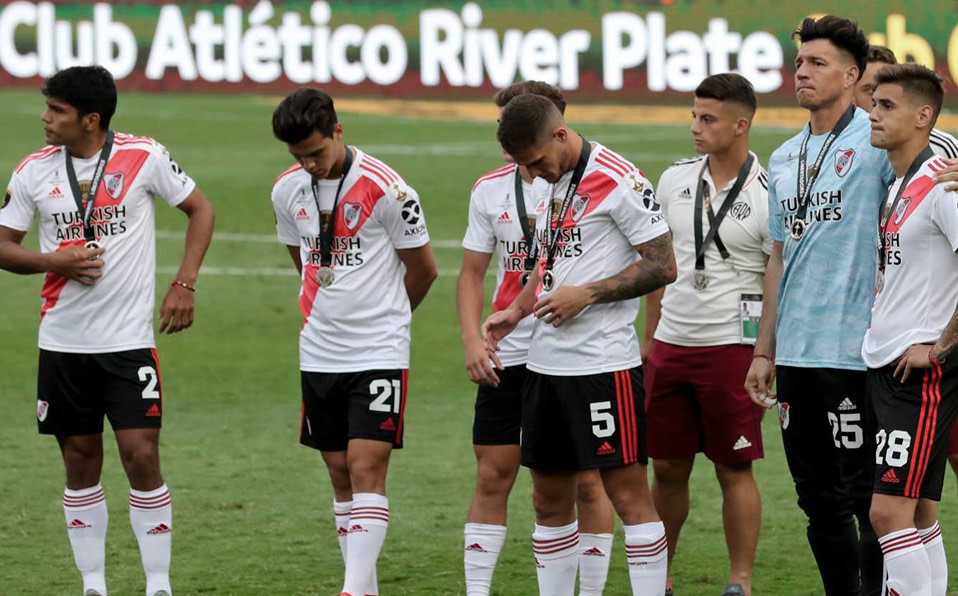 Los jugadores de River llorando la derrota en la Final de la Libertadores. (AP)