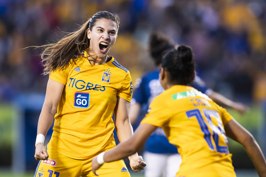 Nayeli Rangel celebró en grande el segundo tanto de Tigres. (Imago 7)