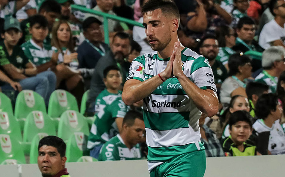 El segundo lugar es para Fernando Gorriarán (Santos) con 40 infracciones; él sí vio una roja contra Veracruz.