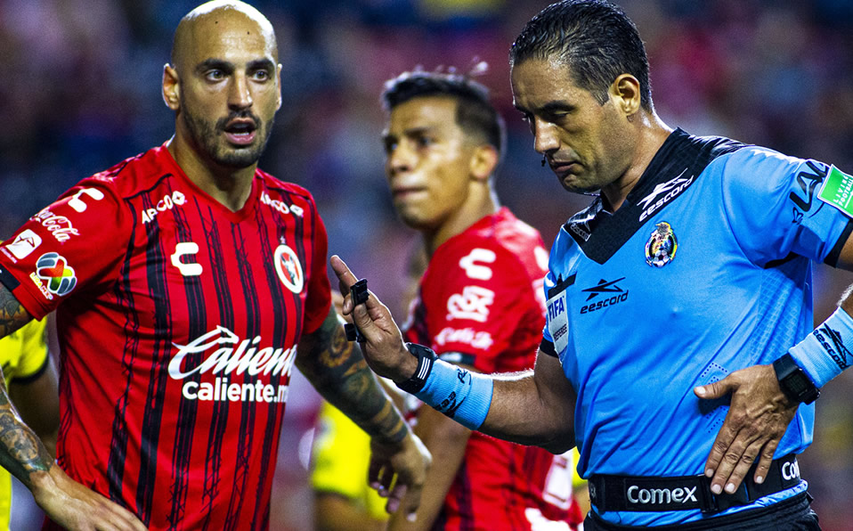 Siguiendo a Lezcano en los "delanteros cochinos" está Ariel Nahuelpán con 34 faltas.