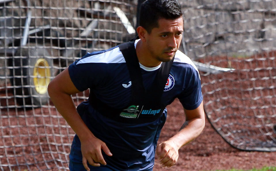 Elías Hernández: Aunque declaró que quiere seguir en Cruz Azul, se habla que podría llegar a Chivas.