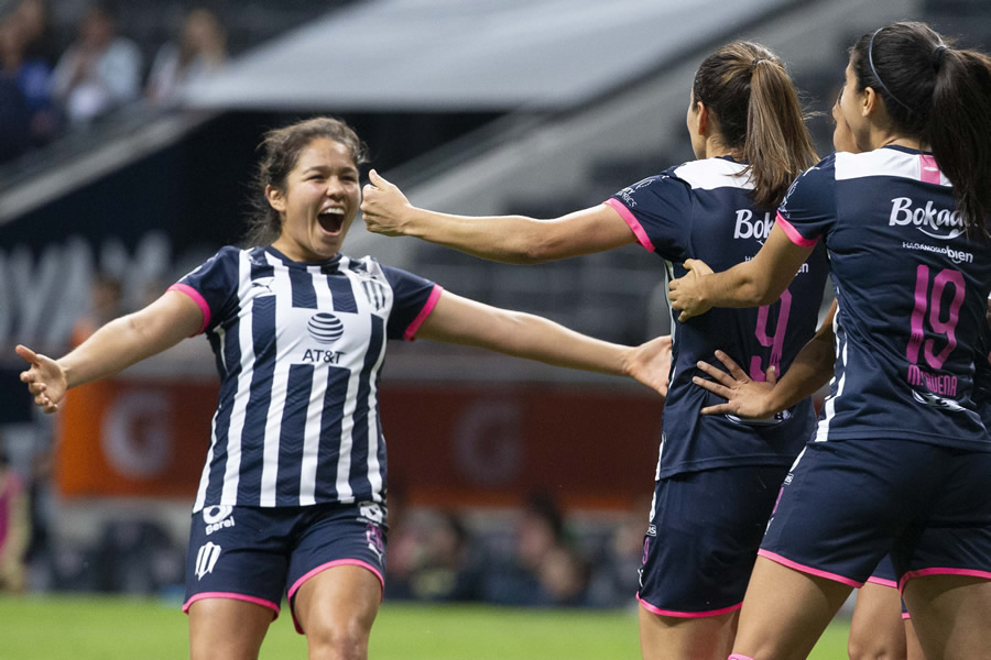 Valeria Valdez marcó el primero para las Rayadas. (Foto: Mexsport)