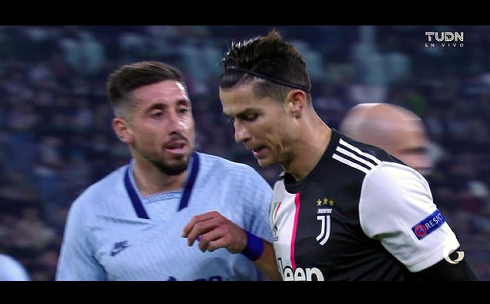 Héctor Herrera hizo enojar a Cristiano Ronaldo. (Captura TUDN)