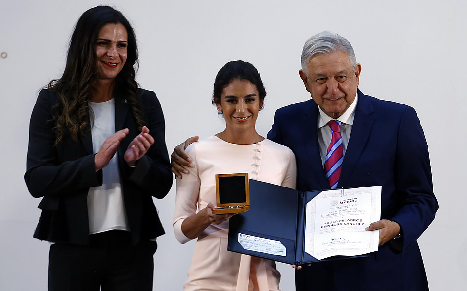 Ana Gabriela Guevara, Paola Espionsa y Andrés Manuel López Obrador. (Foto:  Imago7)