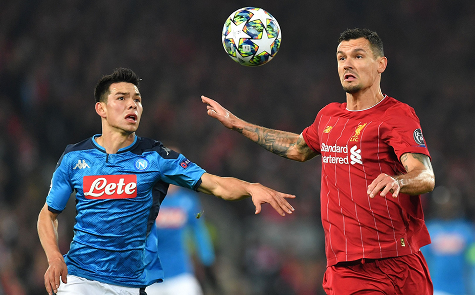 Hirving Lozano y el Napoli no pudieron con el Liverpool (AFP)