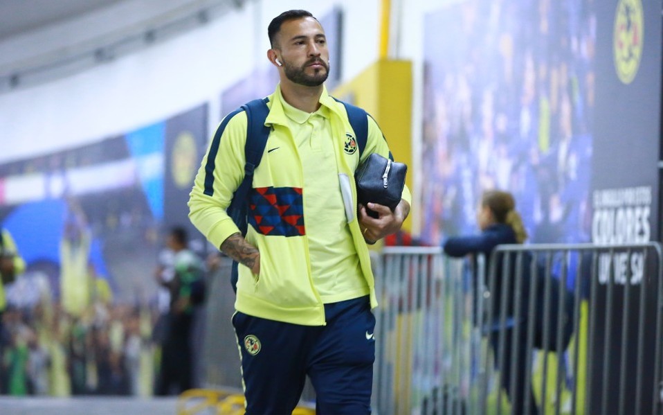 Aguilera salió molesto del Azteca (Foto: Imago7)