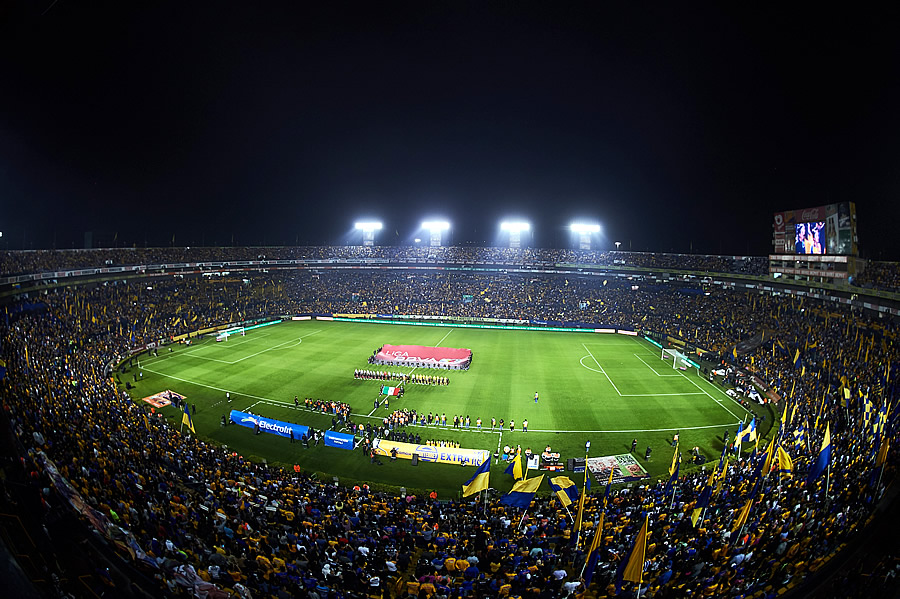 El Estadio Universitario lució a tope de su capacidad. (Foto: Mexsport)