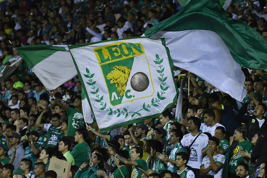 La afición del León perdió la cordura tras el 2-1 a favor del Morelia. (Foto: Imago 7)