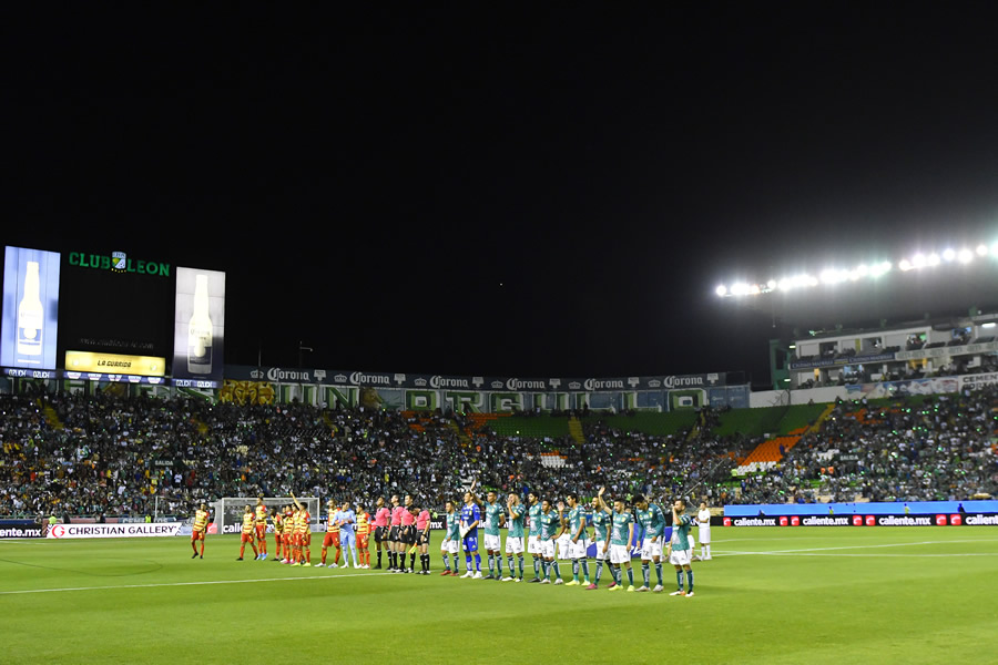 El Estadio León estuvo cerca del lleno y apenas registró huecos. (Foto: Imago 7)