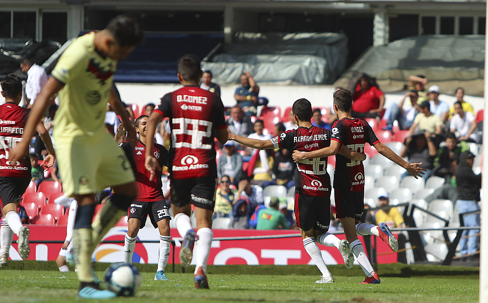 Los jugadores de la Sub-15 de Atlas celebran en el Estadio Azteca. (Foto: Imago7)