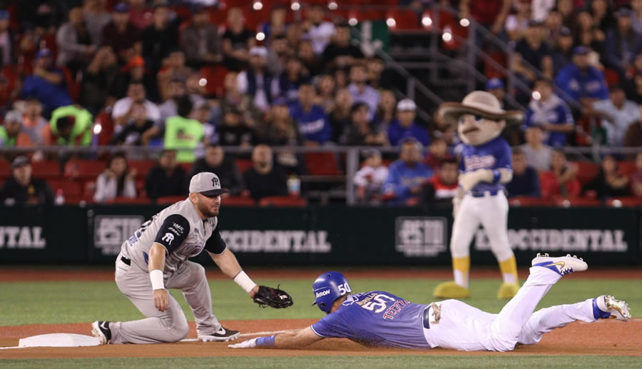 Los Sultanes intentaron equilibrar las acciones, pero el duelo se les fue de las manos esta noche. FOTO: @charrosbeisbol