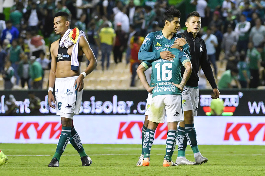 La tristeza golpeó fuerte al plantel esmeralda. (Foto: Imago 7)