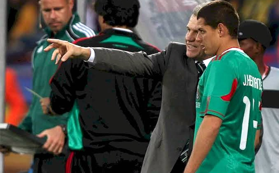 El Vasco llamó al Chicharito por primera vez al Tricolor. (Foto: Mexsport)